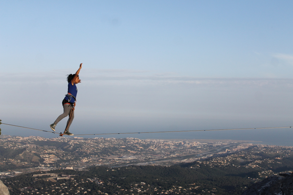 Diana Ramirez slackline (1)