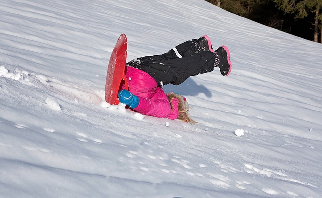 snowpark bambina caduta